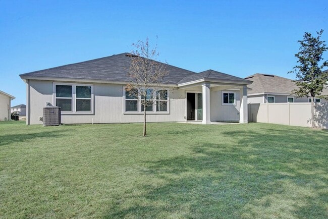 Building Photo - Move-In Ready 4BR Home. Split Floor Plan. 2-Car Garage & Pet Friendly!