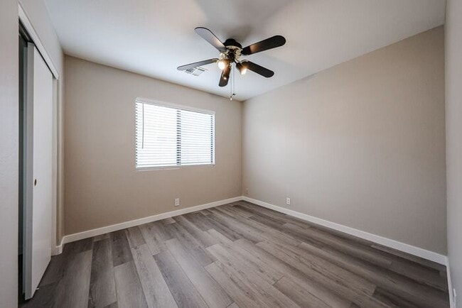 Building Photo - Welcome to this Charming 3 BEDROOM , 2 BAT...