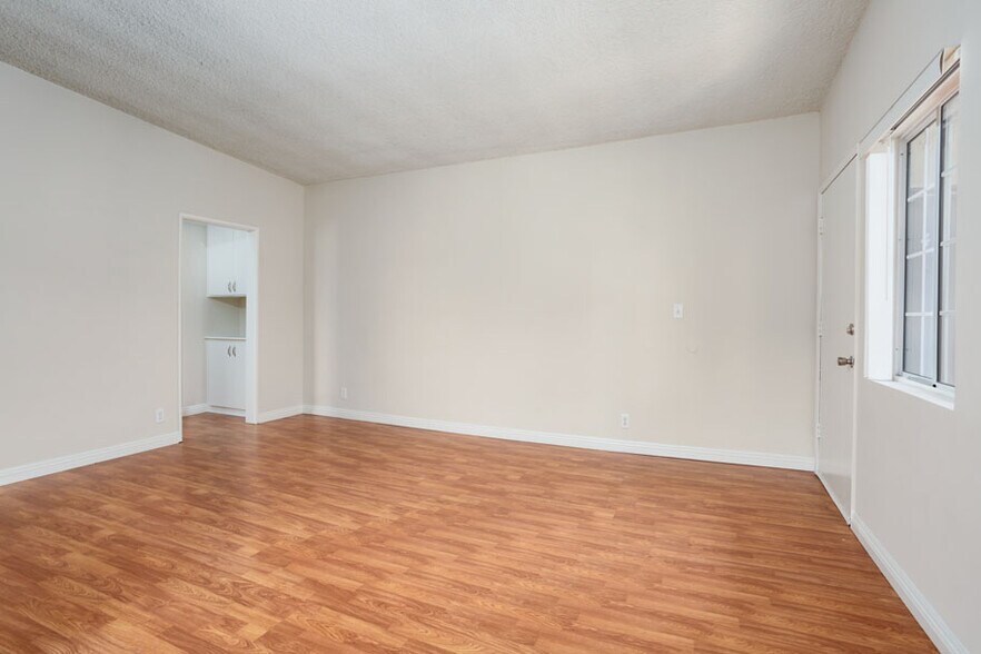 Building Photo - 5412 Willowcrest Ave