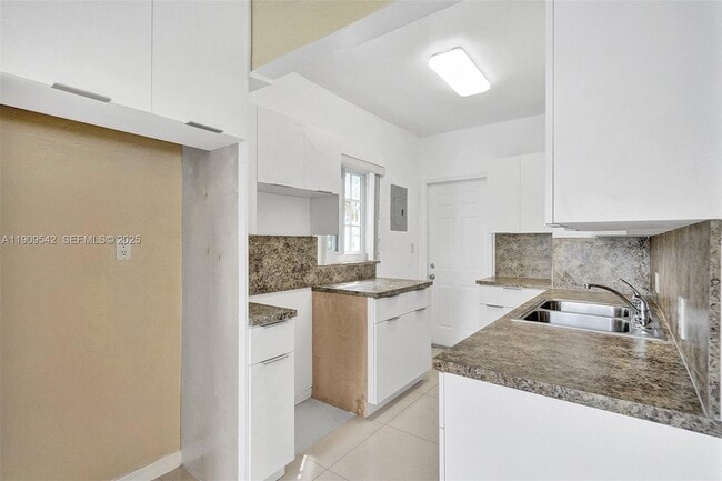 Building Photo - 1199 Marseille Dr