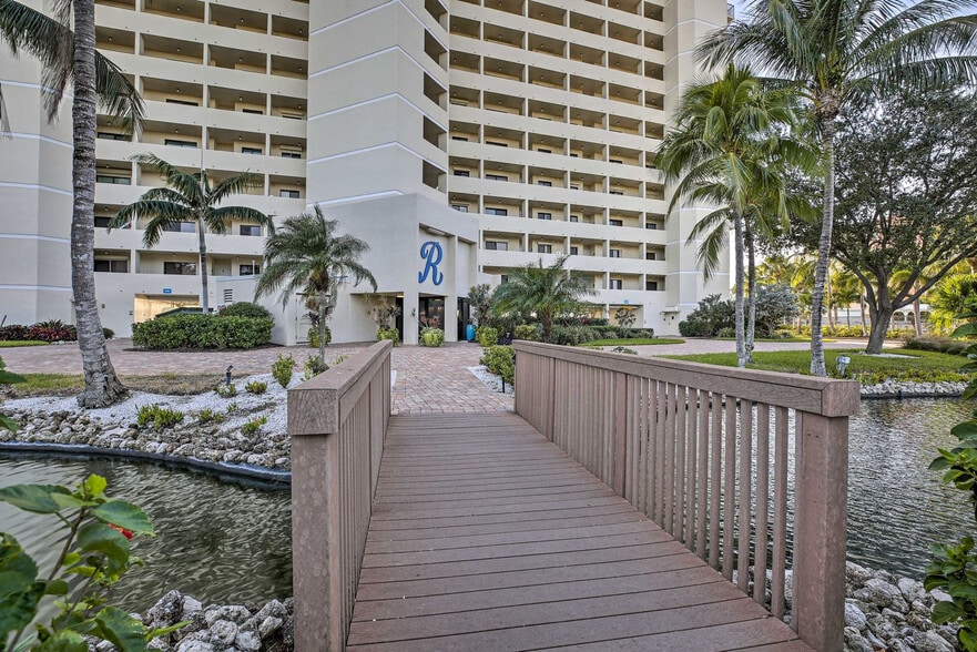 Building Photo - 7500 Estero Blvd