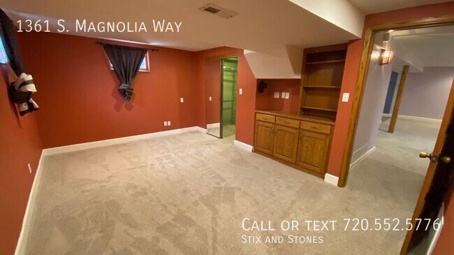 Building Photo - 1361 S Magnolia Way