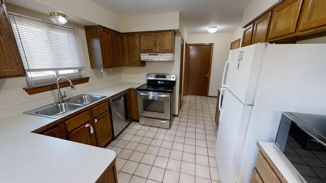 Building Photo - 2872 Elmwood Ave