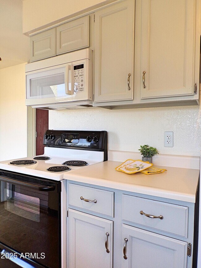Building Photo - 4307 Plaza Vista