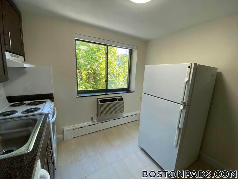 Building Photo - 15 Chester St