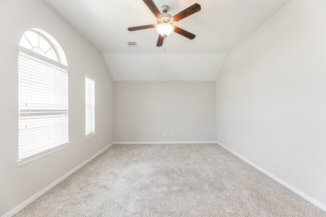 Building Photo - 18119 Tall Chestnut St