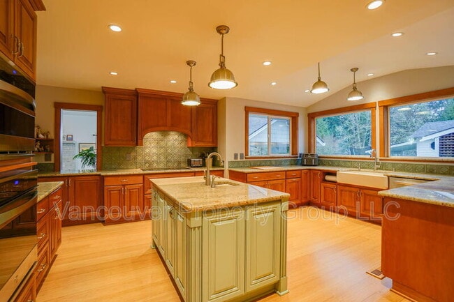 Building Photo - 745 S 21st Pl