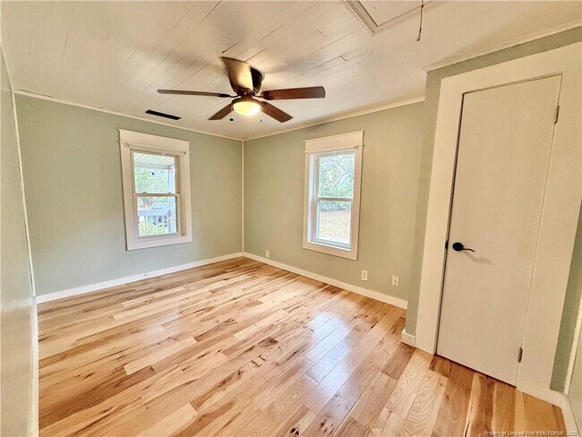 Building Photo - 1027 Cameron Hill Rd