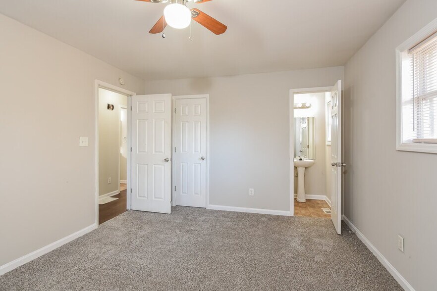 Building Photo - 5734 Amalfi Way