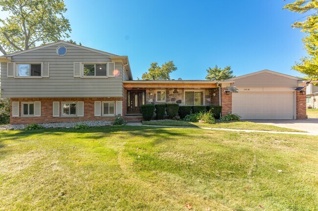 Building Photo - 2616 Douglas Dr