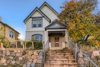 Building Photo - Stunning 4 bedroom, 4 bathroom home near Sloan's Lake!