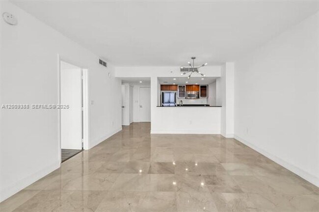 Building Photo - 1800 N Bayshore Dr