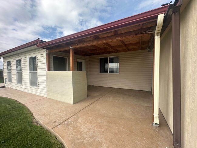 Building Photo - Nicely appointed 3bed, 2bath, 1,295sq.ft. ...