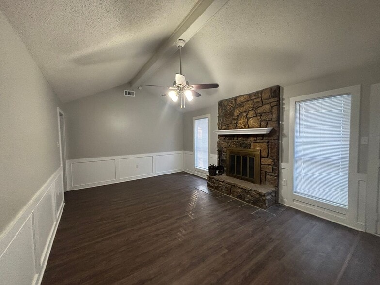 Building Photo - 6333 Green Grove Dr