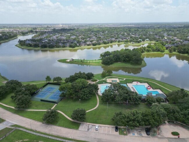 Building Photo - 1911 Mound Lake Dr