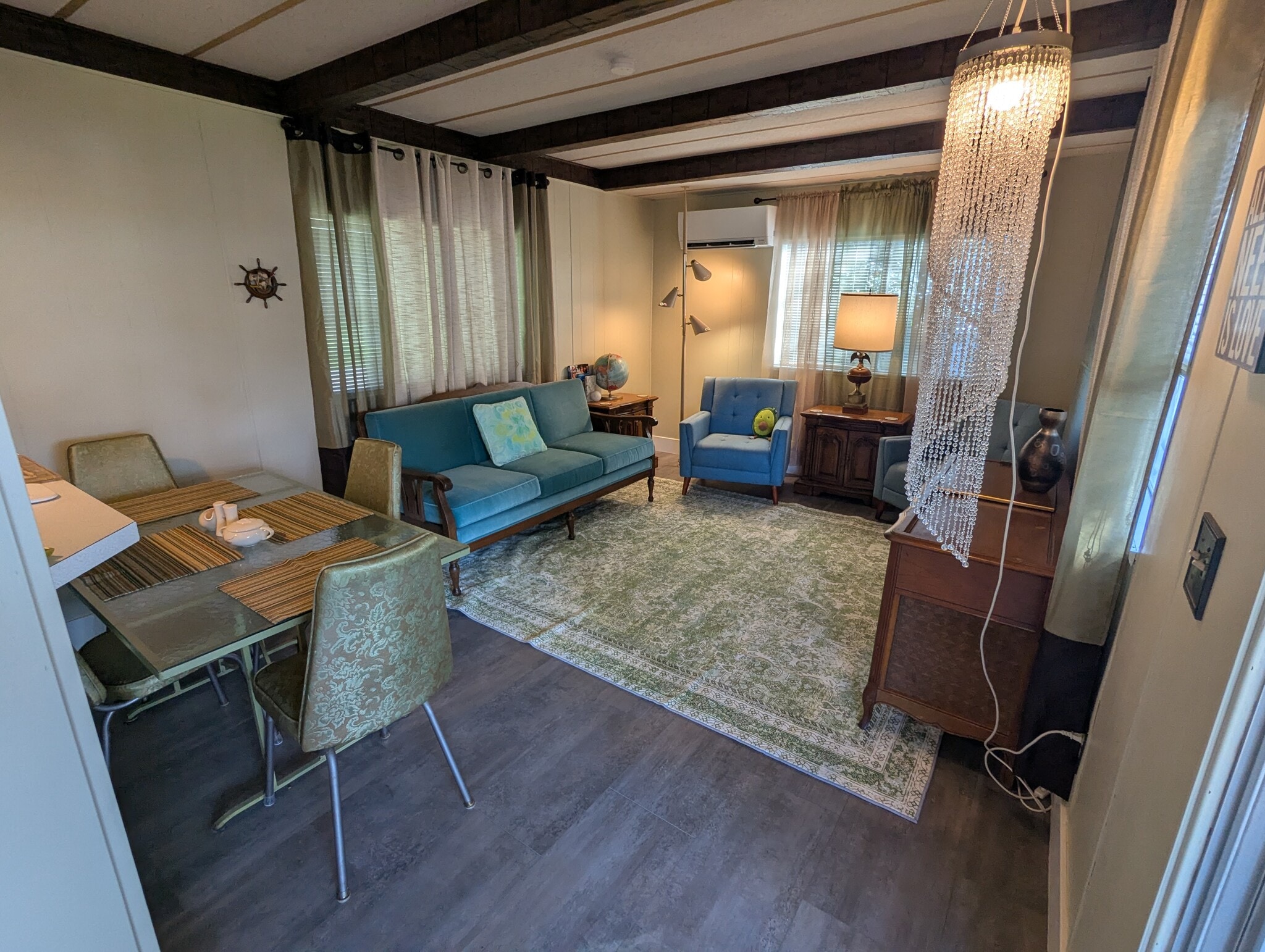 Ample seating for you and your guests. - 1334 Boucher St