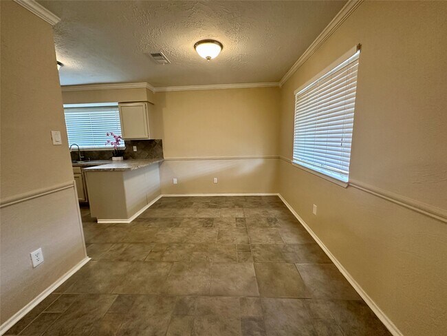 Building Photo - 7646 Western Oak Ln