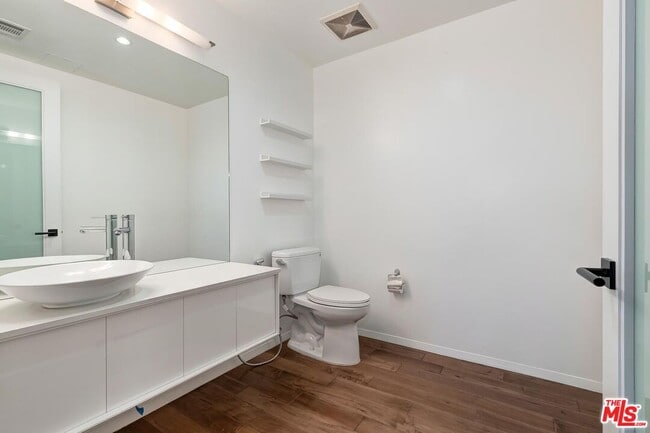 Building Photo - 225 S Hamilton Dr