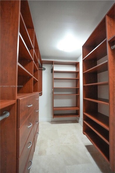 Building Photo - 6039 Collins Ave