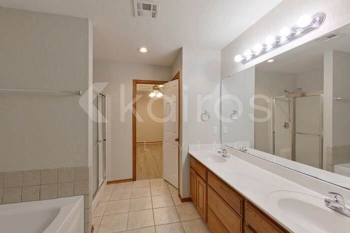 Building Photo - 521 SW 163rd St