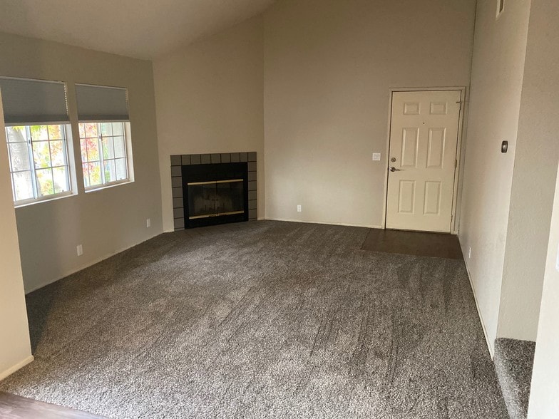 Living Room - 1033 Southwood Dr