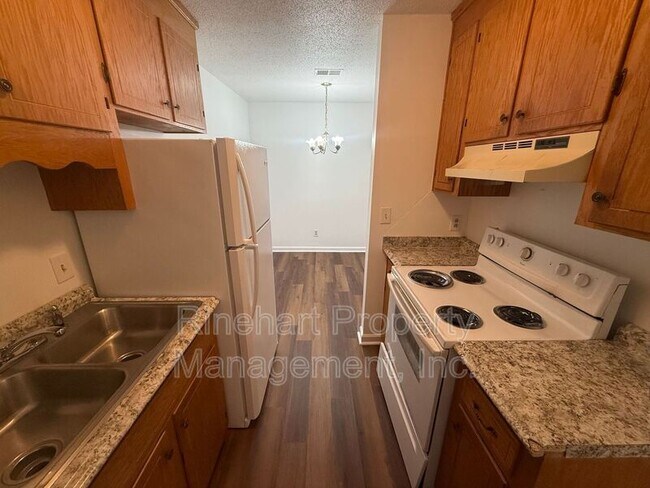 Building Photo - 1100 Chandler Dr