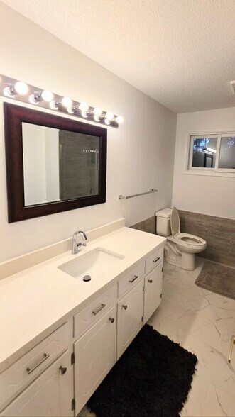 Building Photo - 3460 W Lexington Avenue Ext