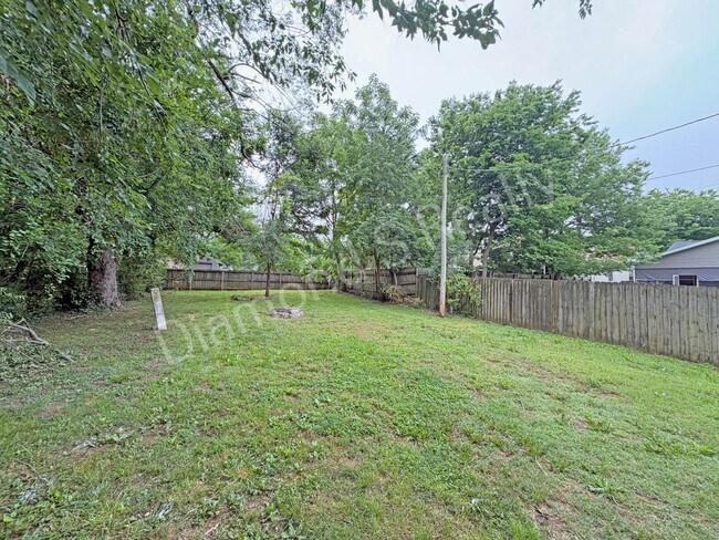 Building Photo - 916 N Pickwick Ave
