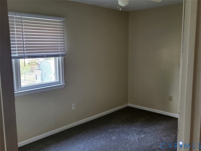 Building Photo - 206 Spring Dr