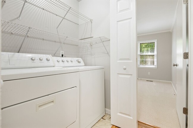 Building Photo - Renovated 3 Bed Ranch Style with large Fenced-in yard!