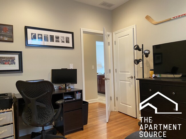 Building Photo - 1811 N Clybourn Ave