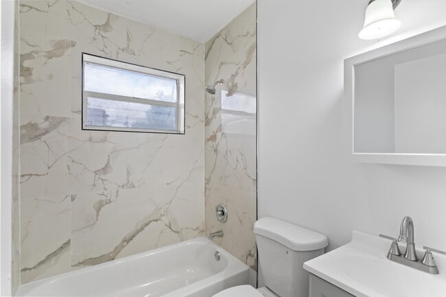 Building Photo - 804 NW 2nd Ave