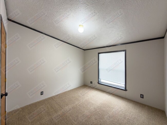 Building Photo - Spacious 4 bedroom single family home