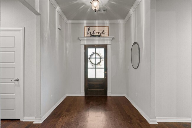 Building Photo - 5819 W Cane Hill Dr