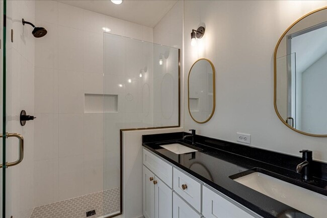 Building Photo - North Shore New Construction!