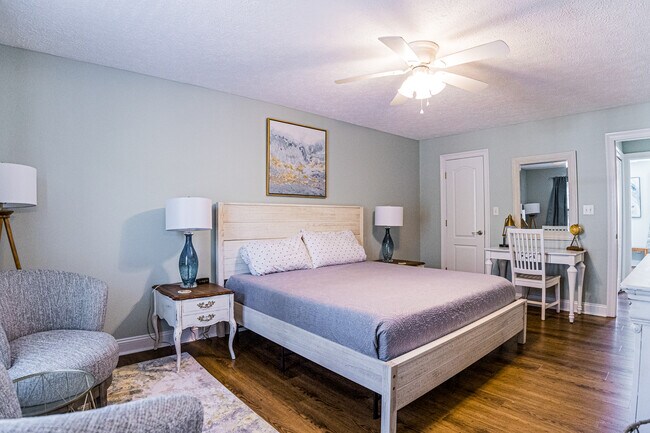 Building Photo - 2704 W 12th St