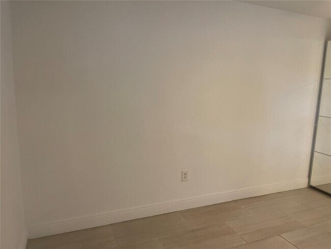 Building Photo - 614 N Hyer Ave
