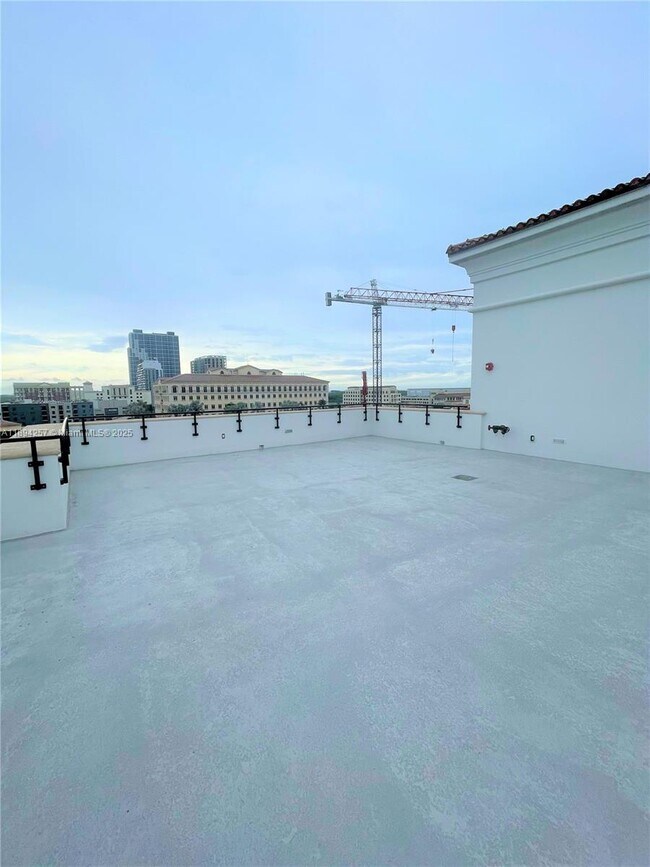 Building Photo - 4100 Salzedo St