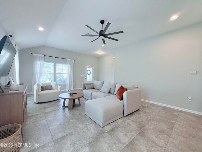 Building Photo - 304 Green Turtle Ln