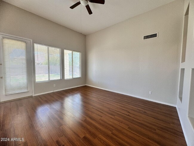 Building Photo - 1795 W Canary Way