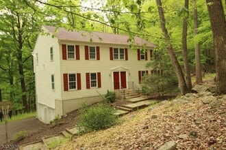 Building Photo - 5 Deer Run Dr