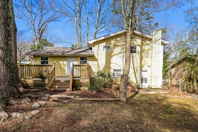 Building Photo - Fantastic 4bd/3ba home! Let yourself in!