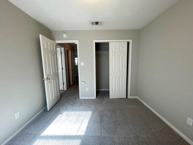 Building Photo - 2305 Bakers Way