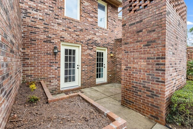 Building Photo - Master Suite with Balcony!!! Completely remodeled 2 level townhome close to the beaches of Surfside!