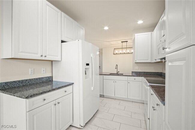 Building Photo - 15851 Portofino Springs Blvd