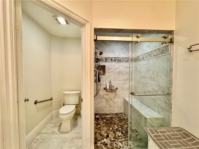 Building Photo - 33 Oak Knolls