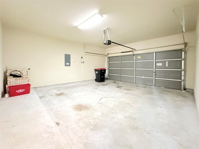 Building Photo - 16927 Wedgeside Pk