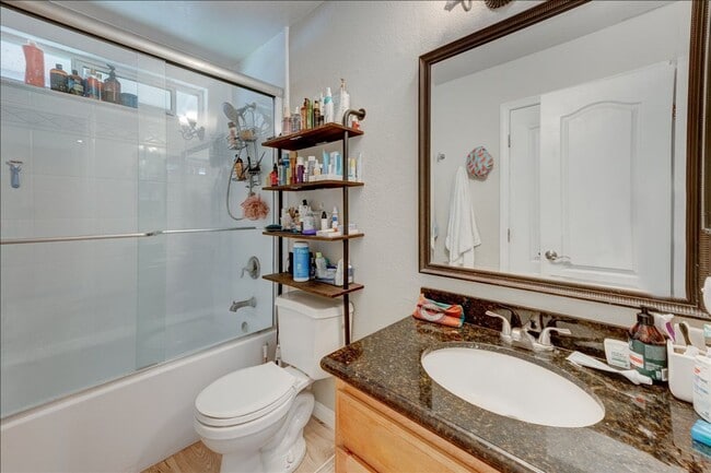 Building Photo - 510 Calle Montecito