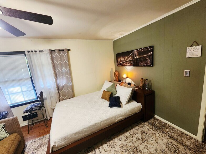 Building Photo - 4197 Fredericksburg Dr