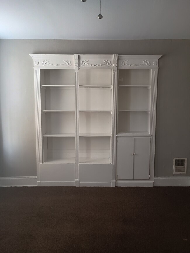 Building Photo - 46 N 56th St